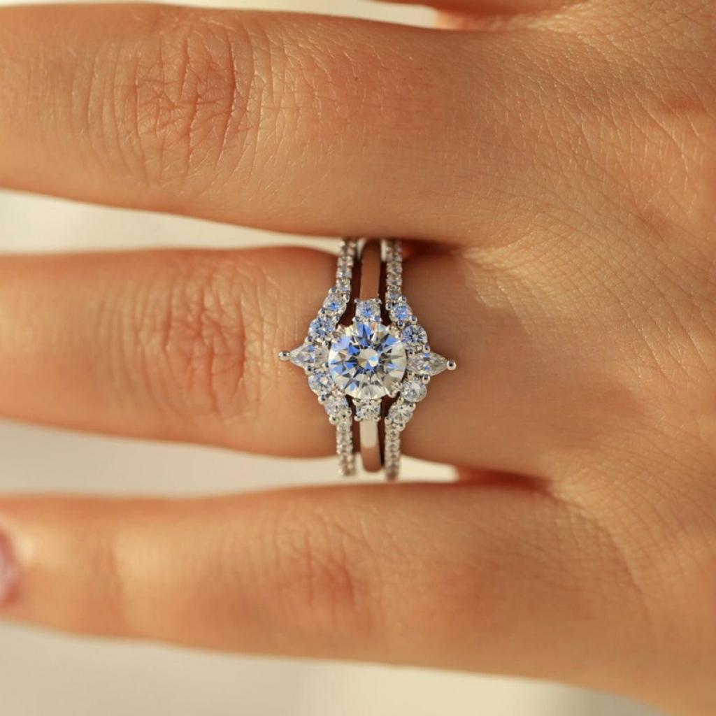 Luxury Exquisite Three-piece Ring, White Gold Inlaid Zircon Women's Diamond Ring, Simple and Creative Love Ring