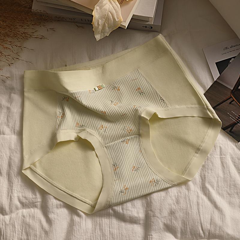 Female Spring and Autumn Flowers Pure Cotton Antibacterial Breathable Hip Hip Mid Waist Triangle Briefs