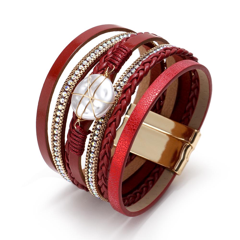 

Плетеный женский браслет из натуральной ракушки и барочного жемчуга красный