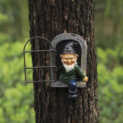 גמד זקן לבן מטפס חלונות חוצה גבולות קישוט גינה משרף