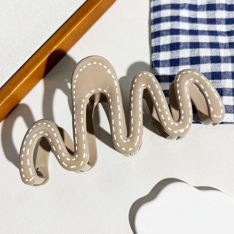 High-end Cream-colored Hair Clips Women's Heart Graffiti Wavy Gripper Elegant Updo Shark Gripper