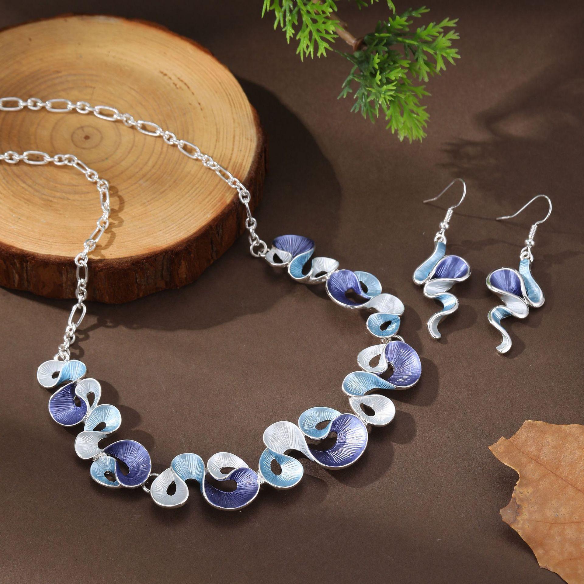 

Новый эмалированный геометрический набор серег и ожерелья с цветком, женская цепочка на шею с неправильными лепестками высокого качества