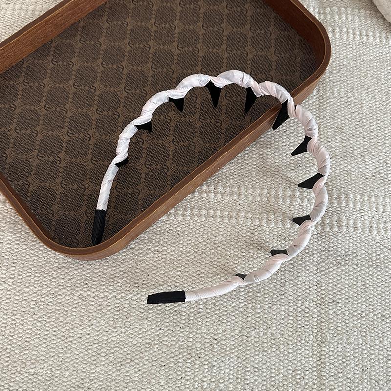 

Французская высокая корона черная женская повязка на голову 2025: Нескользящая зубчатая конструкция для подтягивающего эффекта лица