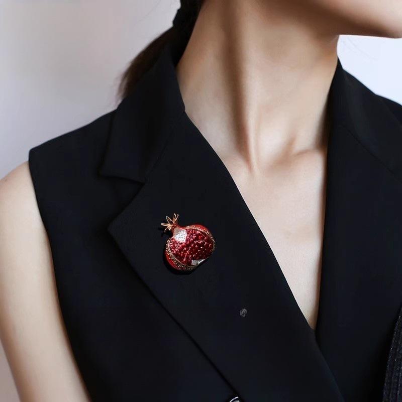 Duoziduofu Pomegranate High-end Women Exquisite Luxury Fruit Sense Brooch