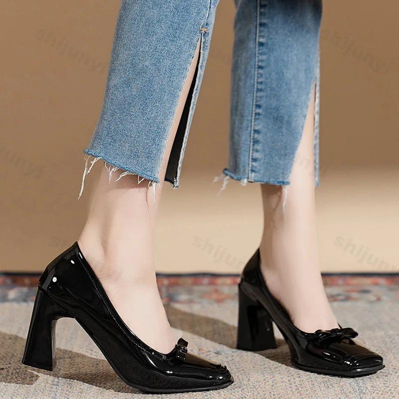 Mode 2025 Neue Mode Frühling Herbst Kleid Schuhe Klobiger Blockabsatz Quadratische Zehenpartie PU Leder Rot Mode Schleife Party Büro Damen Pumps