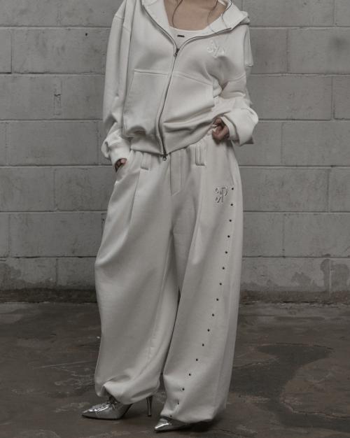 Kakipointeu Steel Stud Sweat Pants (White)