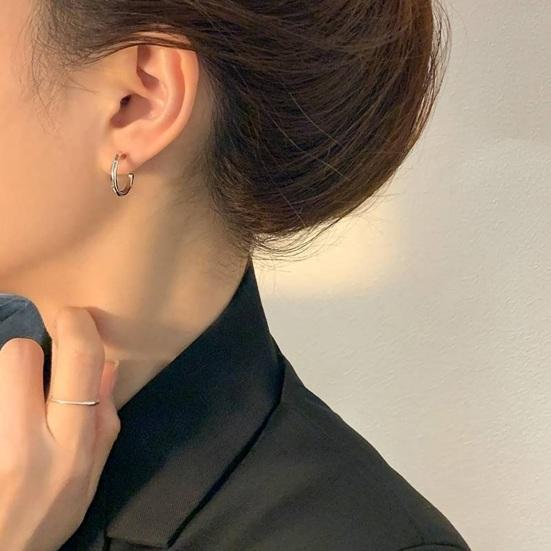 1 Pair Small Huggie Earrings Smoothly Polished Alloy Unisex Solid Color Earrings Lightweight Casual Hoop Earrings for Dating Commuting Party