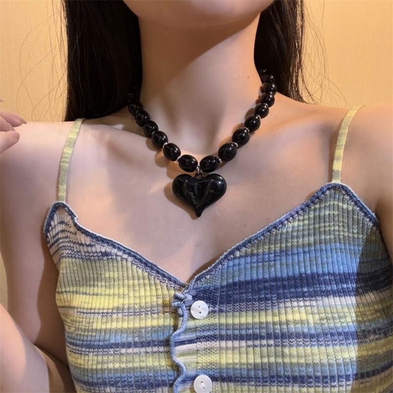 Resin Beaded Necklace with Heart Pendant Adjustable Length Choker Stylish Hip Hop Neckchain for Fashionable Women
