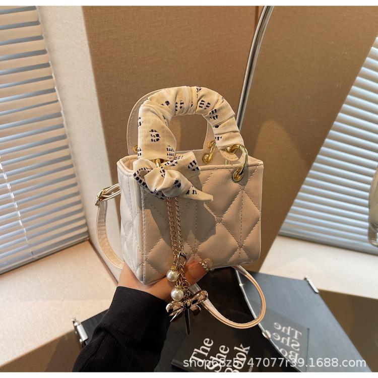 2025 new model, feeling foreign style, Princess Diana bag, women's Sen Meng trend trend line, diamond single shoulder handbag, messenger bag