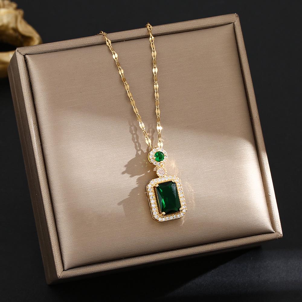 Elegante Pingente de Cabacinha com Fecho de Paz de Jade - Corrente para Clavícula em Aço Titânio no Estilo Chinês Retro