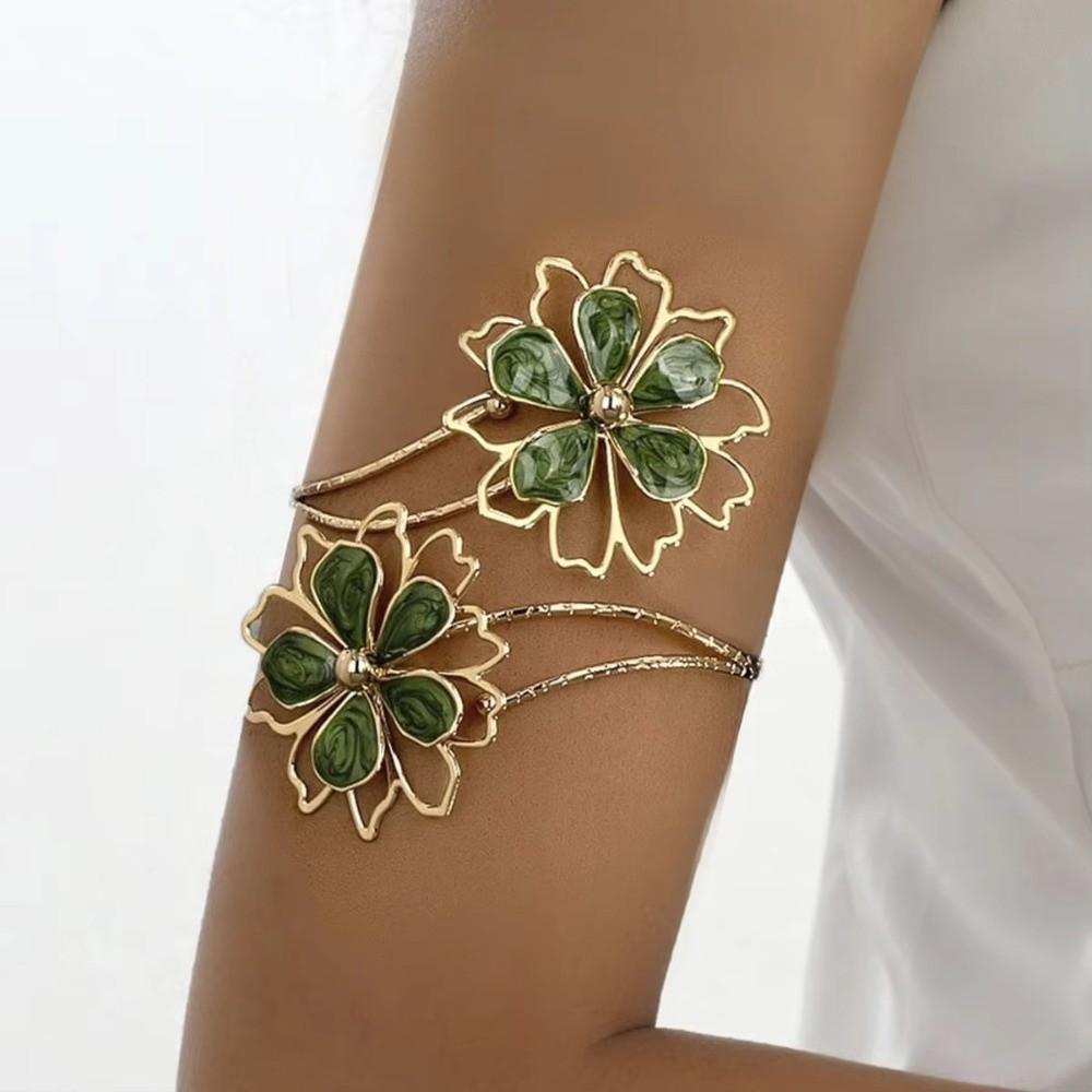 Fashion Boho Chic Upper Arm Bracelets Metal Adjustable Hollow Flower Armband Open Cuff Armband Women