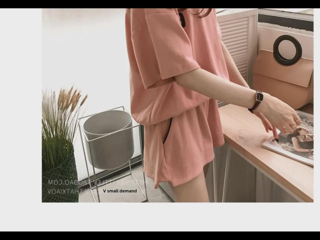 Women's Summer 2023 Loose-Fit Two-Piece Suit: Fashionable Short-Sleeve Top & Shorts for Casual Running or Student Style.