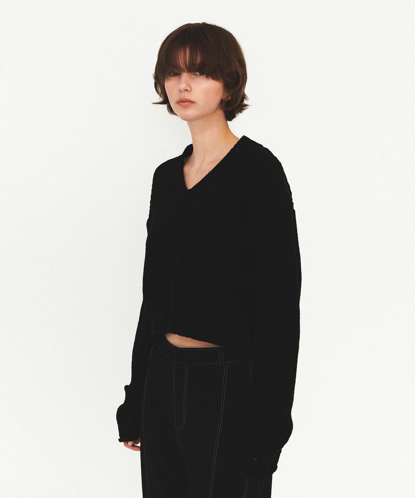 Daiaegeuneol Cotton V Neck Knit (Black)