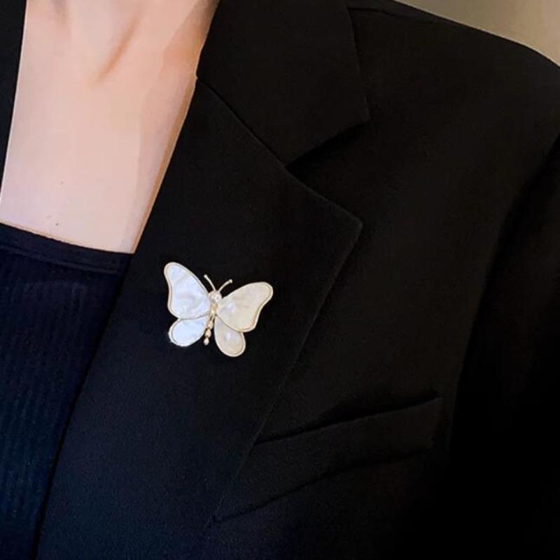 Fashionable Butterfly Shell Pearl Brooch, Anti-exposure Pin for Women, Metal Button To Fix Clothes, Wedding Party Gift