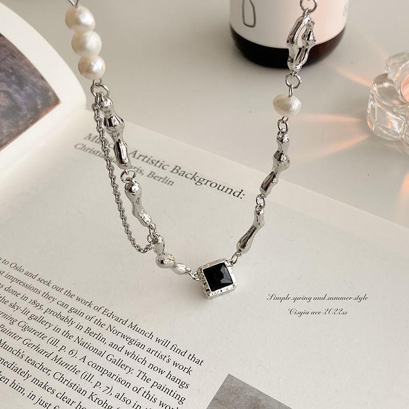 

Sweet cool freshwater pearl zircon necklace female hip hop sweet cool hot girl high-end design sense niche collarbone chain