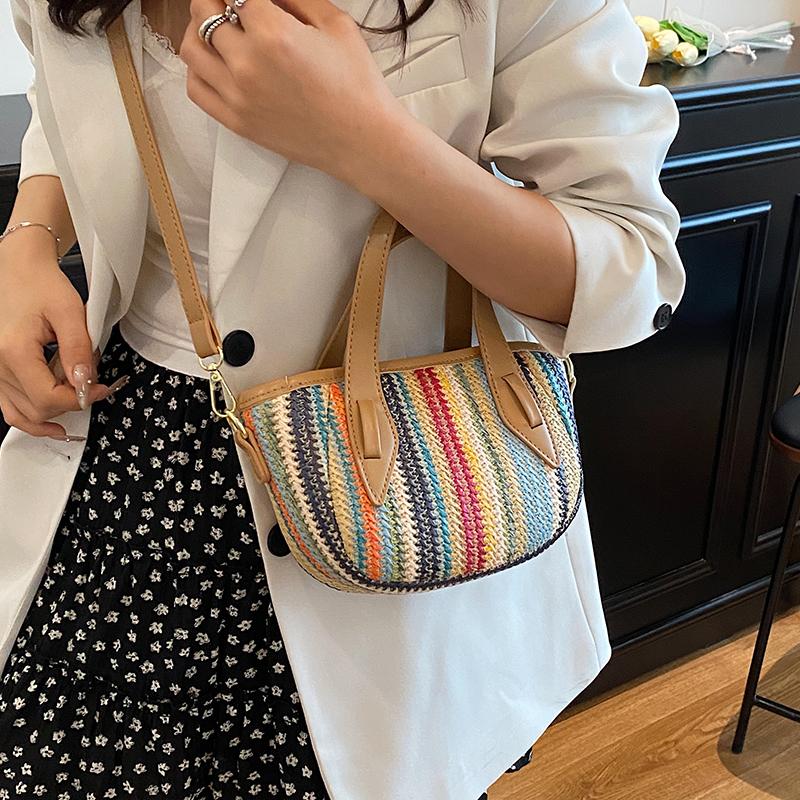 Bohemian gestreifte Mini-Strohtasche für Damen Fashi Süß Jugend Top-Griff für den Sommer Bunte gewebte Umhängetasche