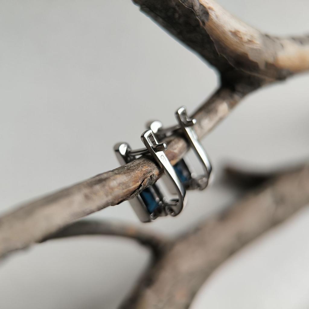 Серебряные серьги с сапфиром nano 2.227ct, фианитами (2195092)