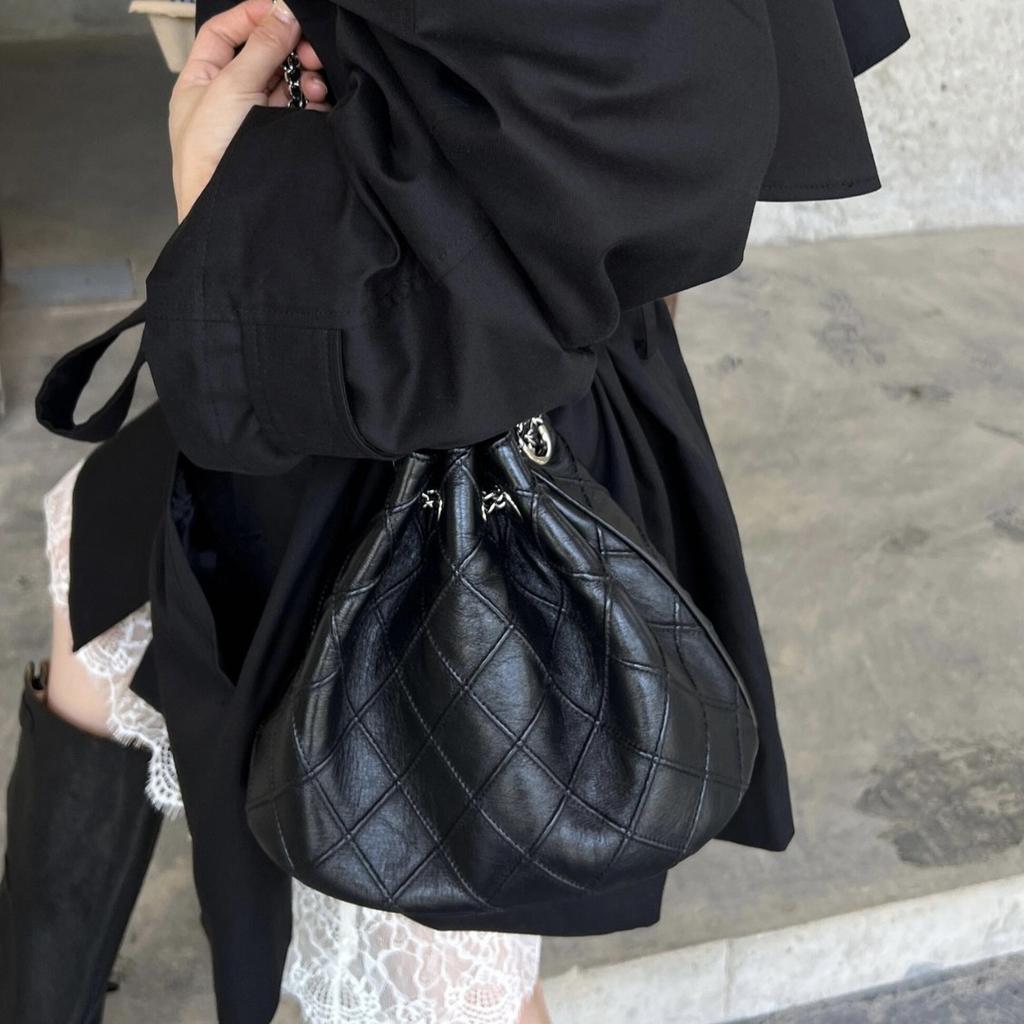 2025 New High-end Leather Small Fragrant Style Grid Chain Bucket Bag Retro Versatile Single Shoulder Crossbody Women's Bag Trend