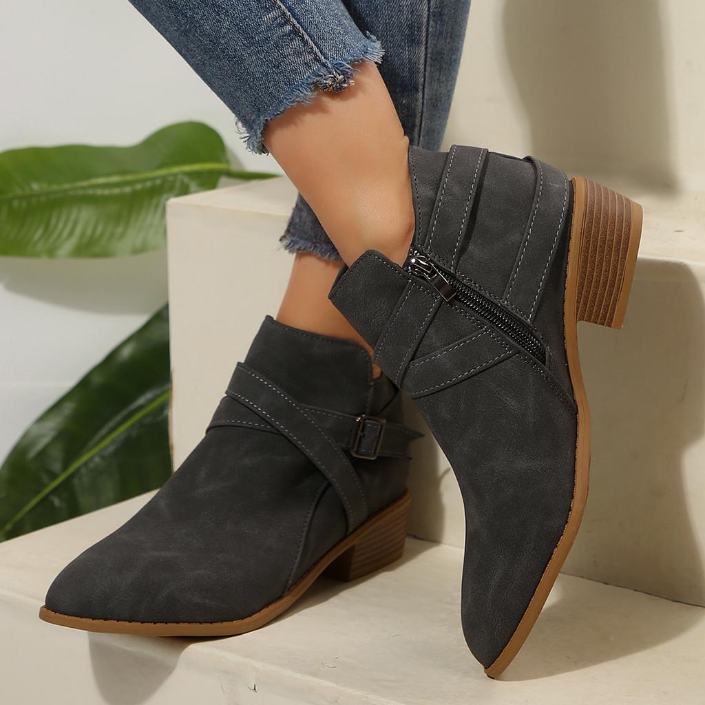 Neue Chelsea Boots in Übergröße mit spitzer Zehenpartie - Damen Stiefeletten mit Kreuzriemen, Seitenreißverschluss und mittelhohem Absatz