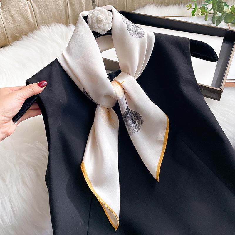 Blue Cherry Blossom Chessboard Mulberry Silk Scarf Female Simulation Silk Scarf Decorative Scarf Mom Shawl 70Cm Square Scarf