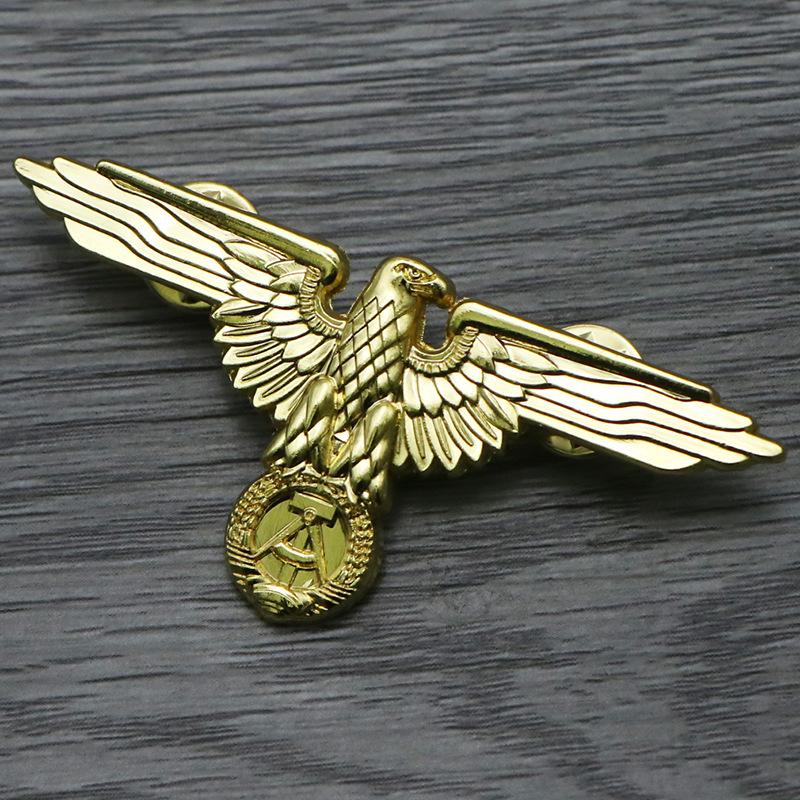 Памятная медаль-брошь с масонской эмблемой орла Восточной Германии