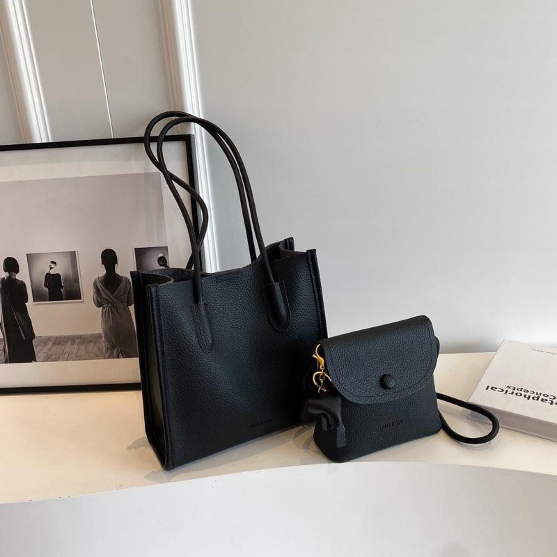 Large capacity bag women's summer 2025 new fashion mother and child bag high sense versatile commuter shoulder armpit tote bag