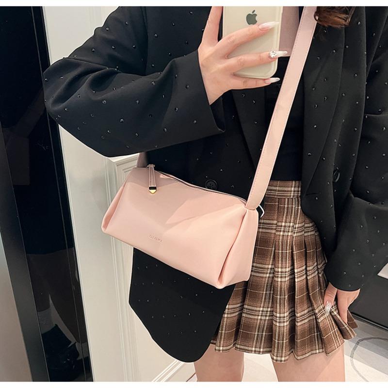 Spring new trendy fashion messenger bag underarm bag versatile simple retro shoulder pillow bag