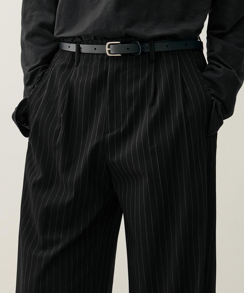 DRAW FIT Two-Tuck Wide Pinstripe Slacks [Black]