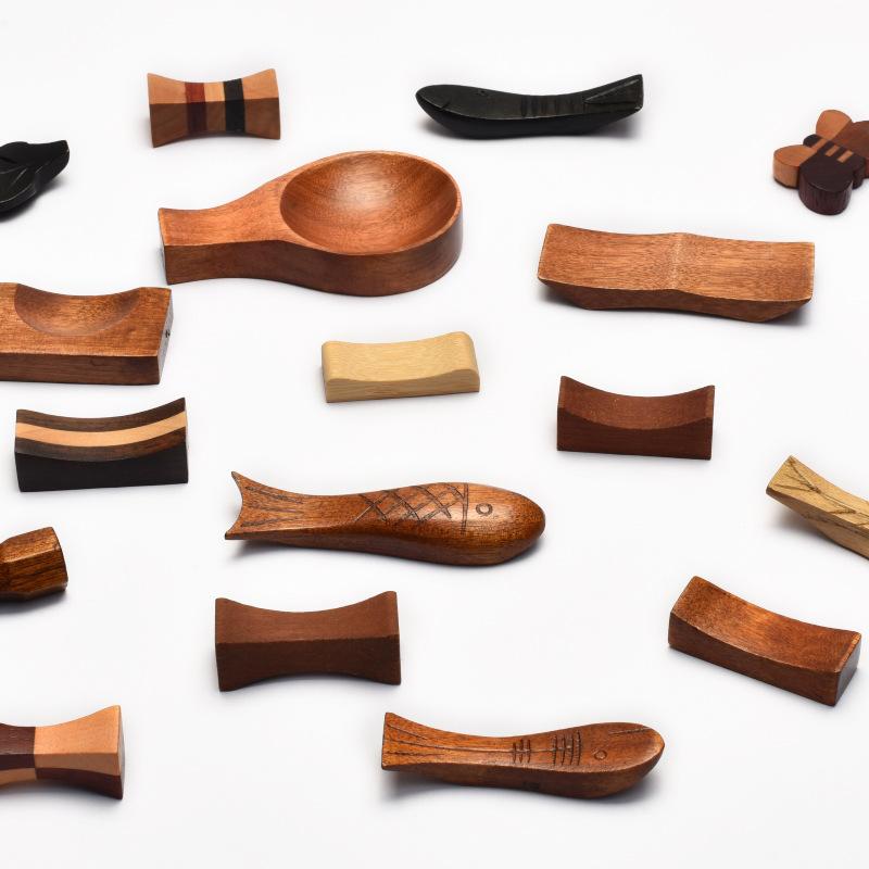 Creative Japanese Chopsticks Holder Wooden Chopstick Pillow Spoon Fork Knife Stand Table Decor Chopstick Rest Tableware Holder