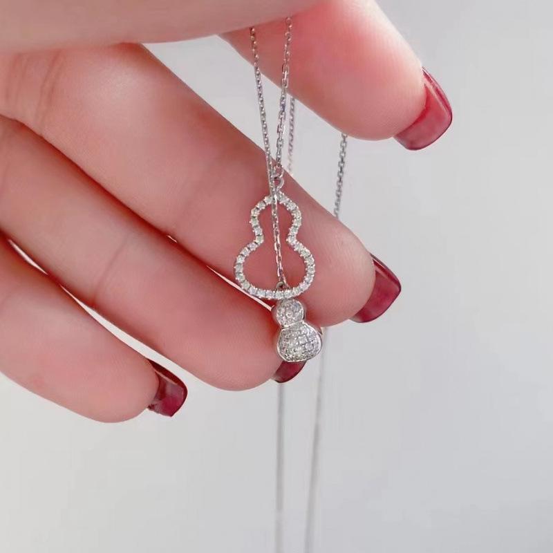 Elegant Rose Gold Gourd Pendant Necklace - Luxurious Clavicle Chain Choker for Women