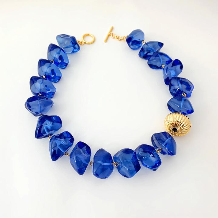 Vintage Chinese-Style Irregular Resin Beaded Necklace with Blue High-Transparency and Colorful Design