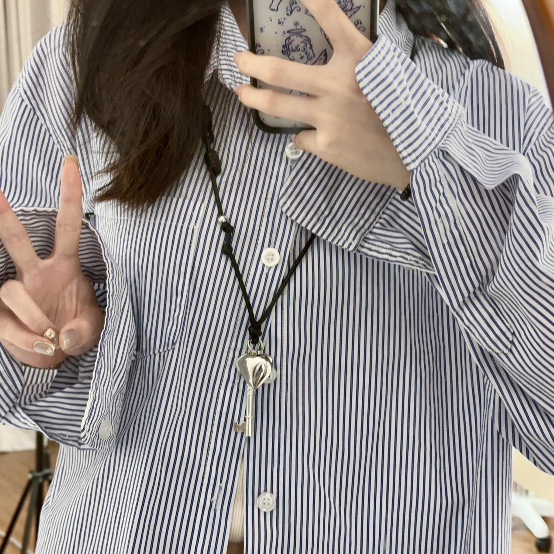 

Элегантное ожерелье с подвеской в виде ключа: Женский осенне-зимний свитер с цепочкой и нишевым дизайном N1139 leather knot чёрный