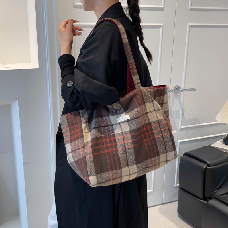 Autumn and Winter Plaid Shoulder Bag Ins Retro British Plaid Canvas Bag Large Capacity Tote Bag Commuter Bag Women