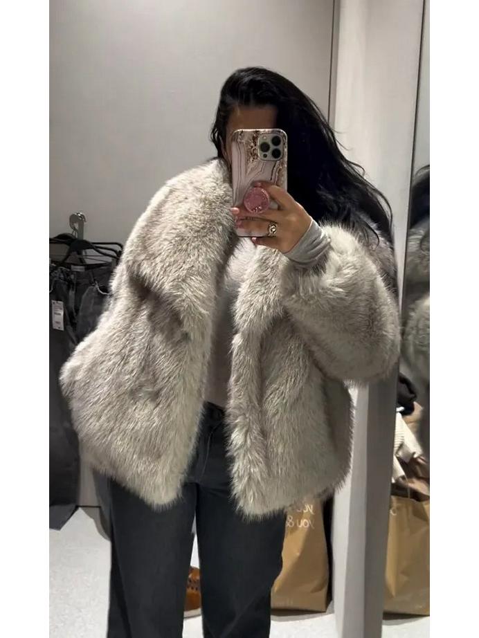 Stylish European & American Faux Fur Coat with Large Lapel, Short Length, Fluffy Plush Material for Women's Fashion.