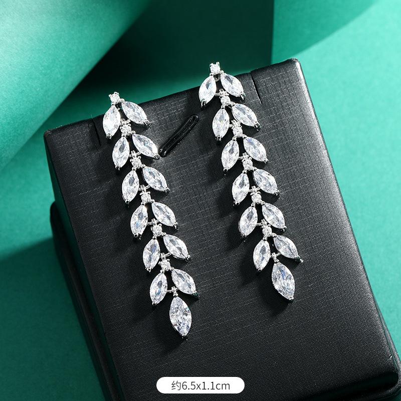 Niche design high-end crystal stud earrings, zircon wheat ears, fringed earrings, women's high-end temperament long earrings.