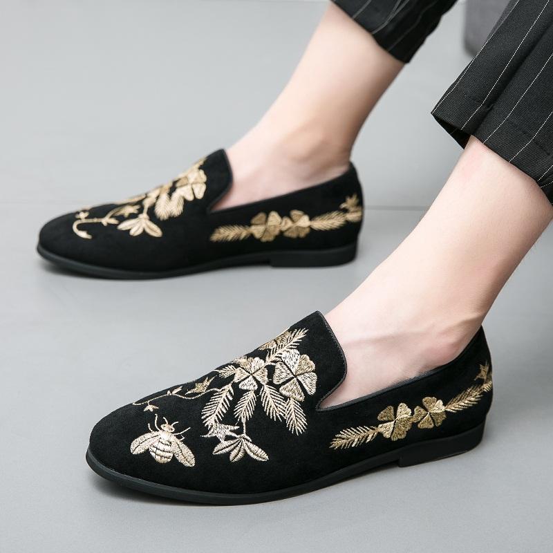 New 2025 Embroidery Suede Dress Loafers Men Luxury Designer Black Pointed Slip On Shoes Casual Wedding Footwear Zapatos Hombre