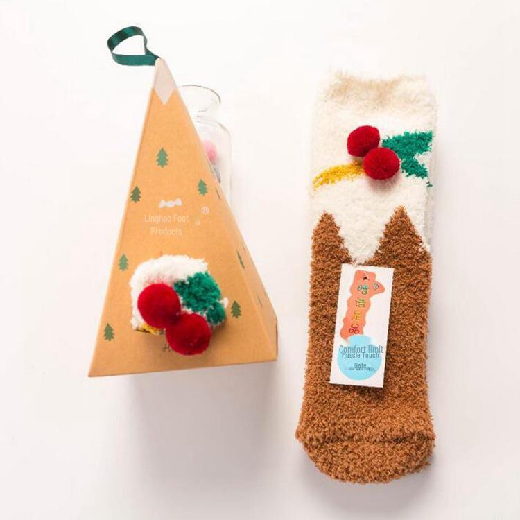 Calcetines Navideños Acogedores de Forro Polar de Coral: Bordado de dibujos animados 3D grueso, Forro polar en la mitad lateral, Ideal para el hogar