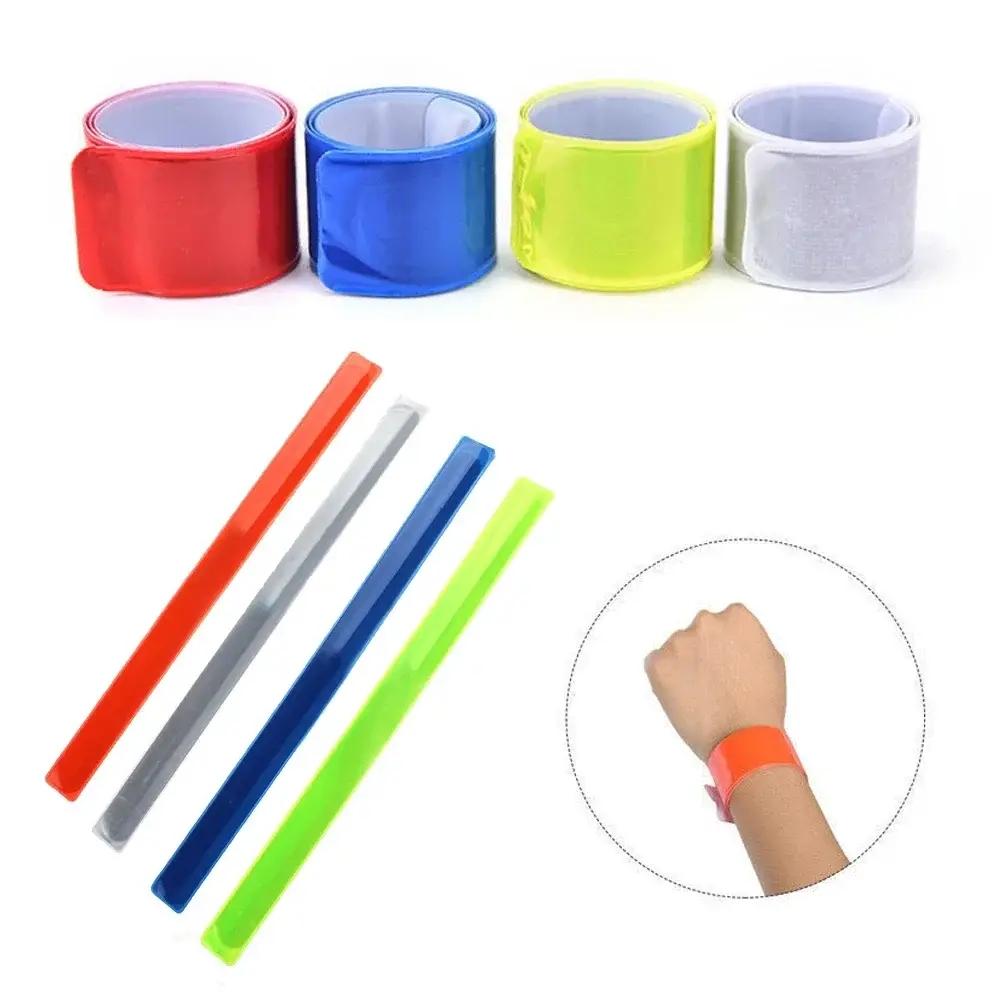 Braccialetto con Strisce Fluorescenti Riflettenti Cintura di Fissaggio per Gambe da Ciclismo Nastro Riflettente Attrezzatura da Esterno per Ciclismo Braccialetto di Avvertimento di Sicurezza