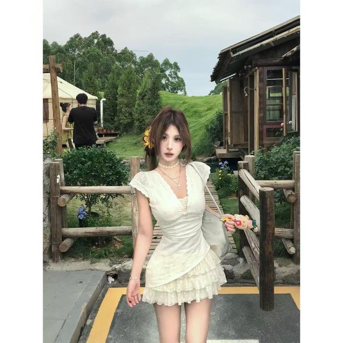 French rich daughter short-sleeved dress women s summer 2026 new lace splicing small slim short skirt S белый