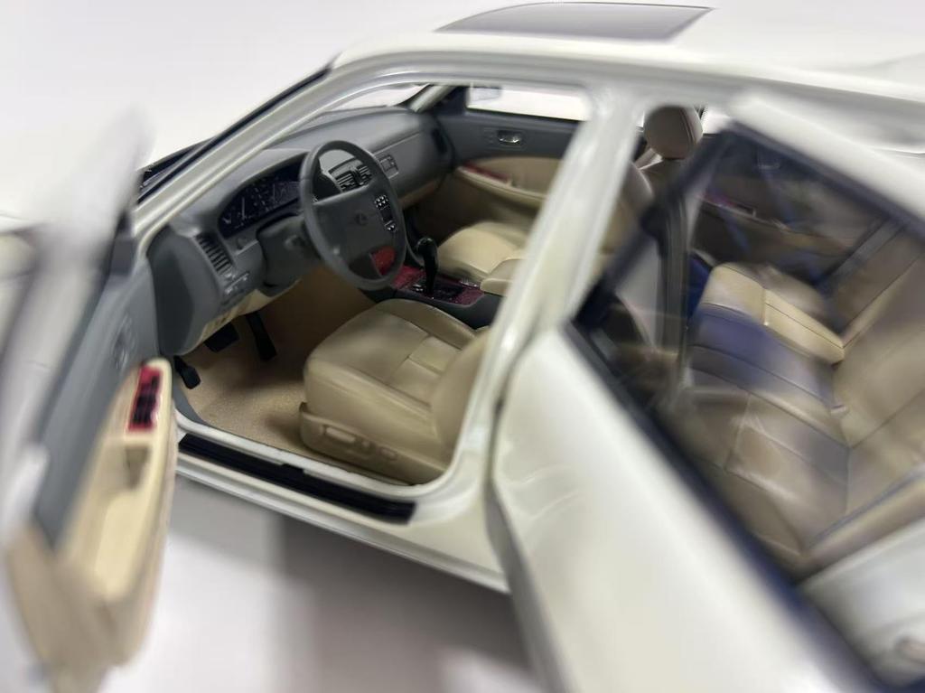 FREESTYLE XiaoGuang MODEL Scale Lexus LS400 1993 White Finished Product 8230811W 1/18