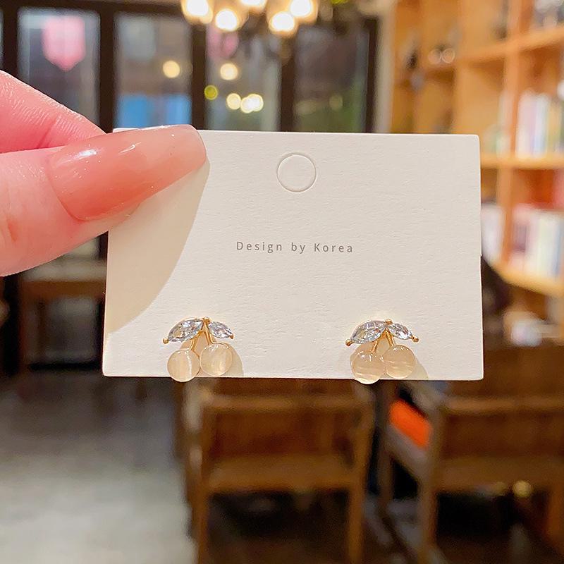 

Серебряные мини-серьги с вишнями и цирконами S925: Яркий, изысканный дизайн для женщин золотой