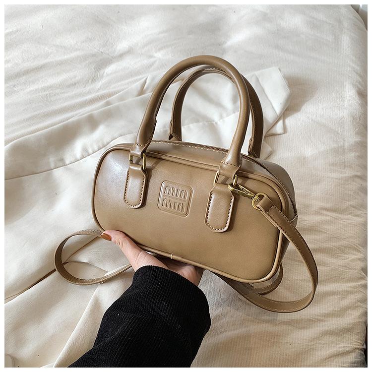 

Korean niche portable bowling bag women s 2025 new retro foreign style commuter Boston bag shoulder messenger bag