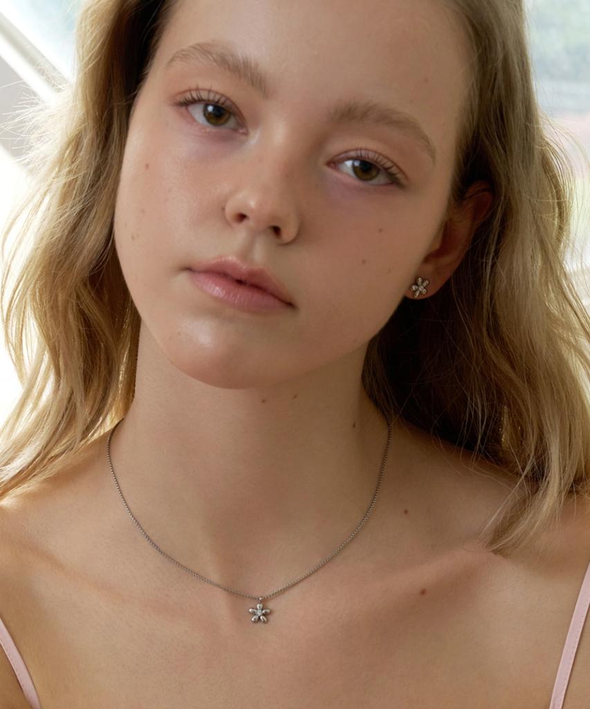 Fantastic Planet Glossy Flower Necklace
