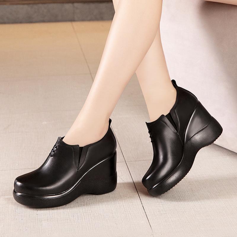 Scarpe Piatte Zeppa Piattaforma 8CM 2026 Pelle Morbida Scarpe da Ginnastica Chunky Bocca Profonda Casual Comode Marca Autunno Inverno Stivali alla Caviglia con Tacco