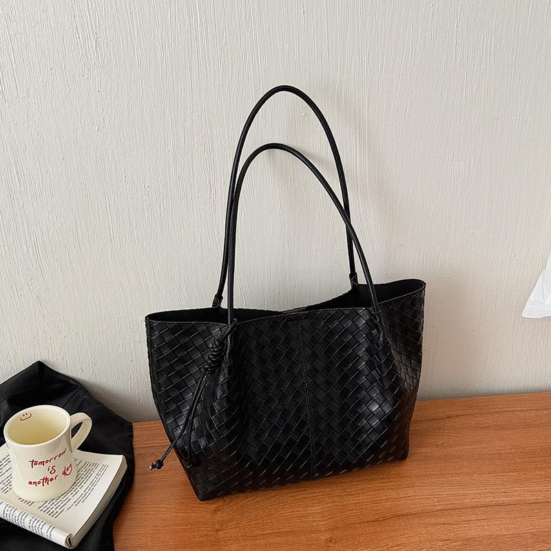 IELGY Summer Woven Pattern Fashion Commuter Shoulder Tote Bag
