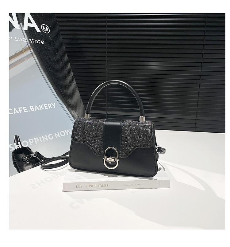 

Маленькая сумка с жестким корпусом женская 2025 новая модная сумка-коробка женская портативная на плечо сумка-мессенджер сумочки чёрный