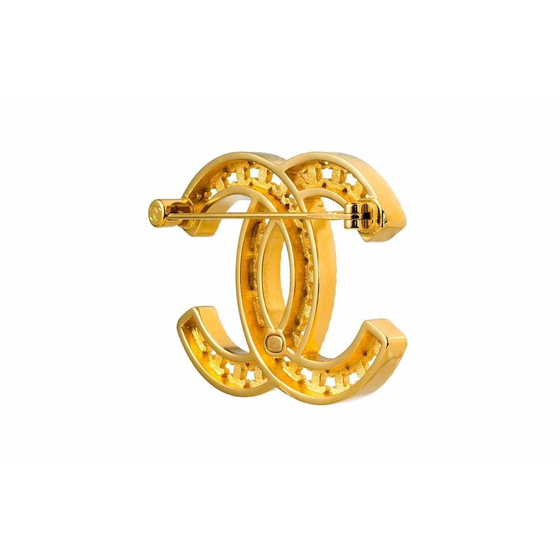 CHANEL classic double C logo hollow brooch gold