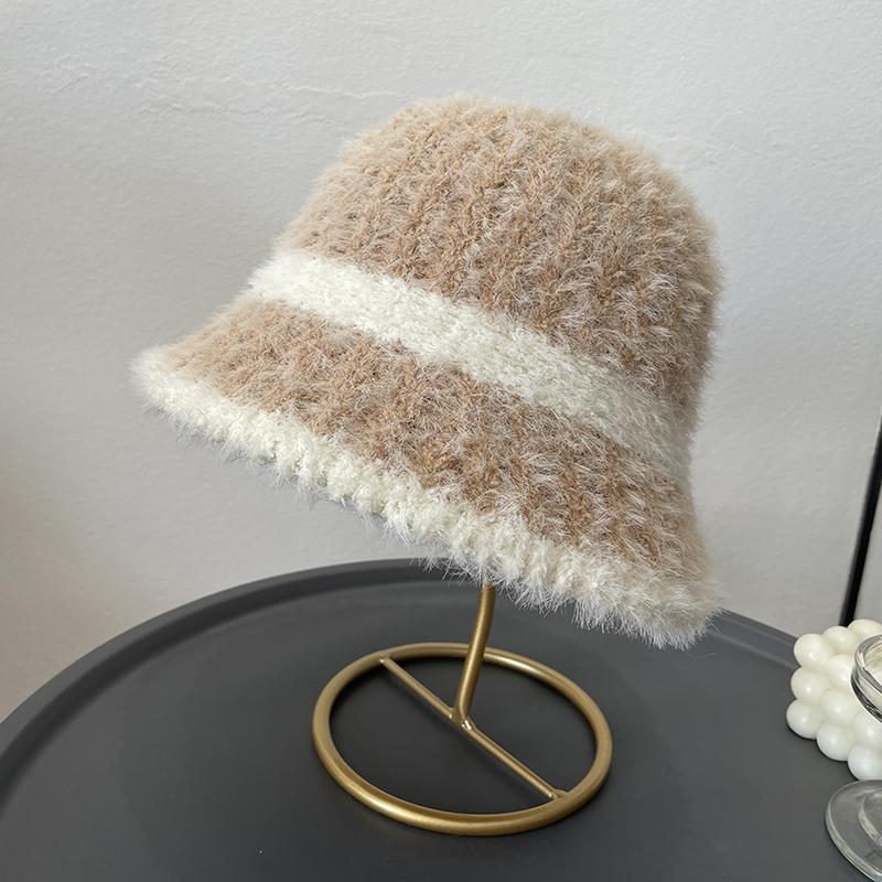 Gestreifte Herbst- und Wintermütze einfarbiges Gesicht kleine Mütze retro vielseitig modisch Plüschstrickmütze Fischerhut