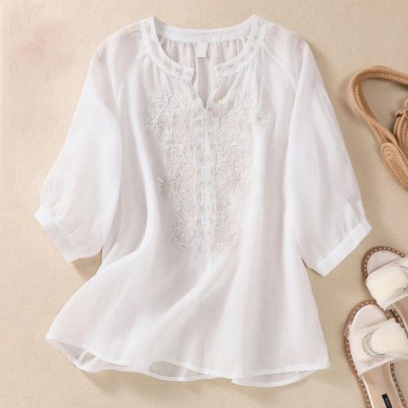 Women Cotton Linen Flower Embroidery Shirt Women Three Quarter Sleeves V-Neck Casual Blouse Loose Solid Color Mother Blouse Women Top
