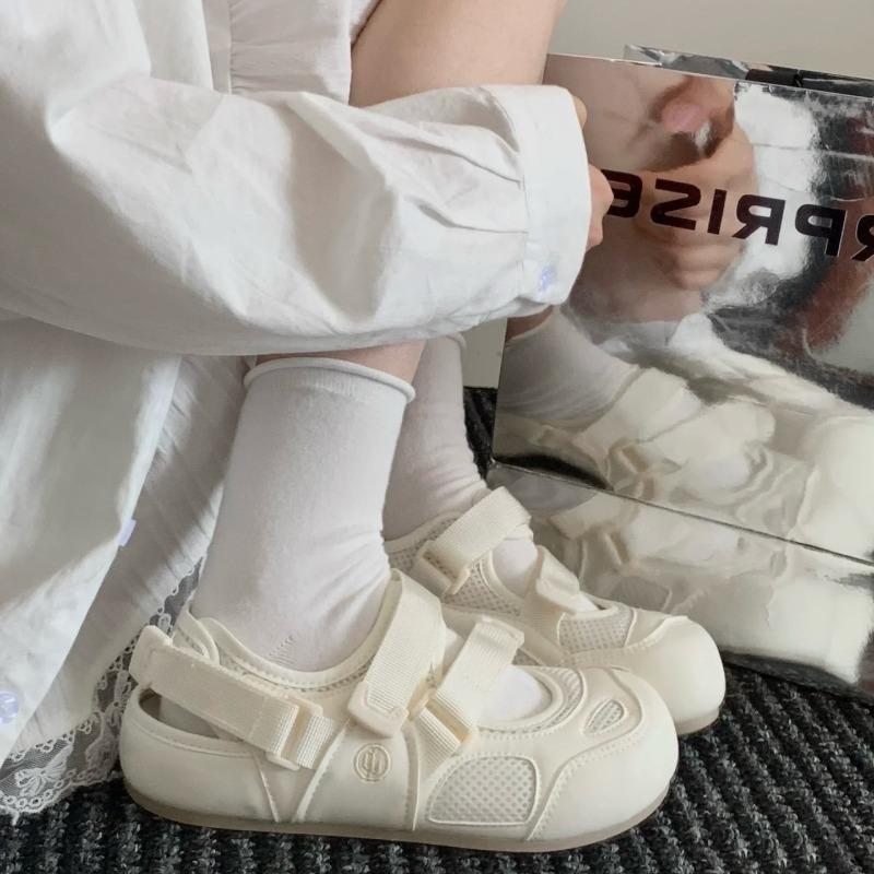 Mode Damen Heiß verkaufende Mode, schlichte und vielseitige Sommer Sportliche Sandalen Atmungsaktives Mesh Niedriger Absatz Gummi-Außensohle